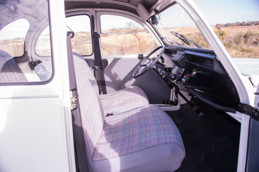 1987 Citroën 2 CV AZKA No reserve Carte grise françaiseChâssis n° VF7AZKA00KA206940- Collection Trigano- 1ère main !- 11 206 km d'origi
