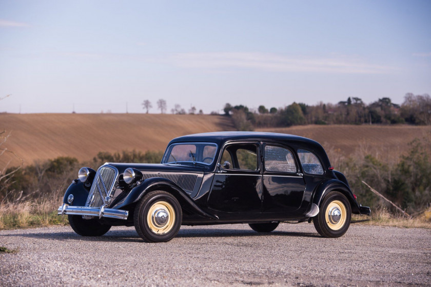 1954 Citroën Traction 15-Six D limousine familiale No reserve Carte grise françaiseChâssis n° 724203Moteur n° PK07235- Collection Triga