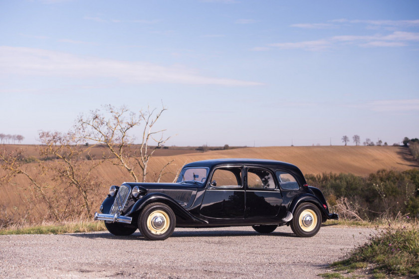 1954 Citroën Traction 15-Six D limousine familiale No reserve Carte grise françaiseChâssis n° 724203Moteur n° PK07235- Collection Triga
