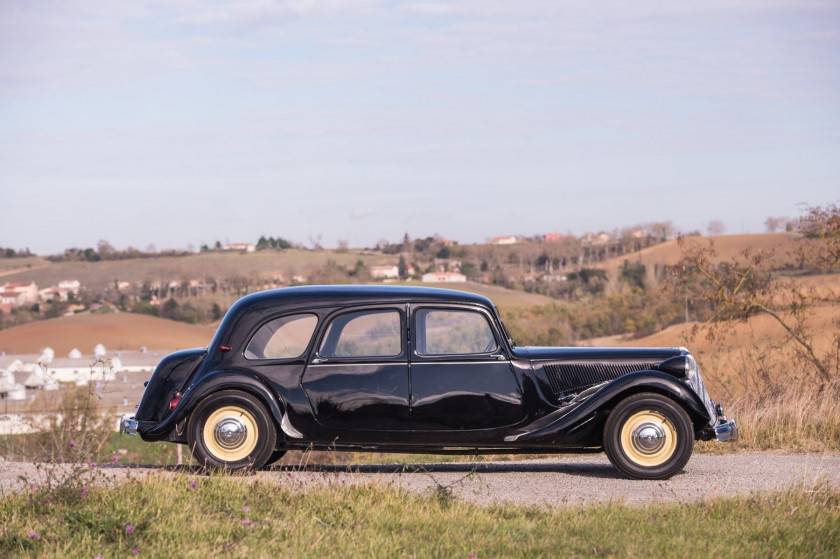 1954 Citroën Traction 15-Six D limousine familiale No reserve Carte grise françaiseChâssis n° 724203Moteur n° PK07235- Collection Triga