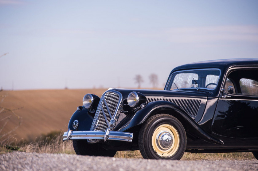 1954 Citroën Traction 15-Six D limousine familiale No reserve Carte grise françaiseChâssis n° 724203Moteur n° PK07235- Collection Triga