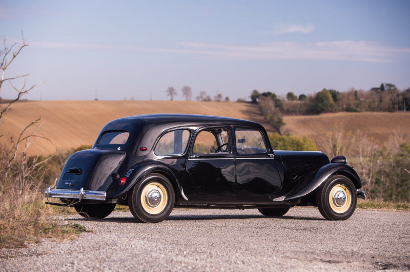 1954 Citroën Traction 15-Six D limousine familiale No reserve Carte grise françaiseChâssis n° 724203Moteur n° PK07235- Collection Triga