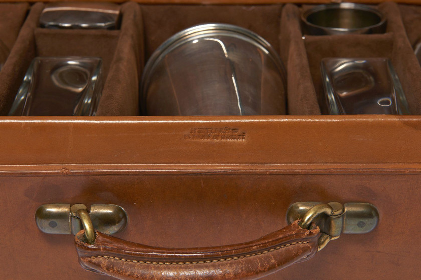 HERMES, CIRCA 1935  Valise nécessaire à cocktail de voyage pour quatre personnes