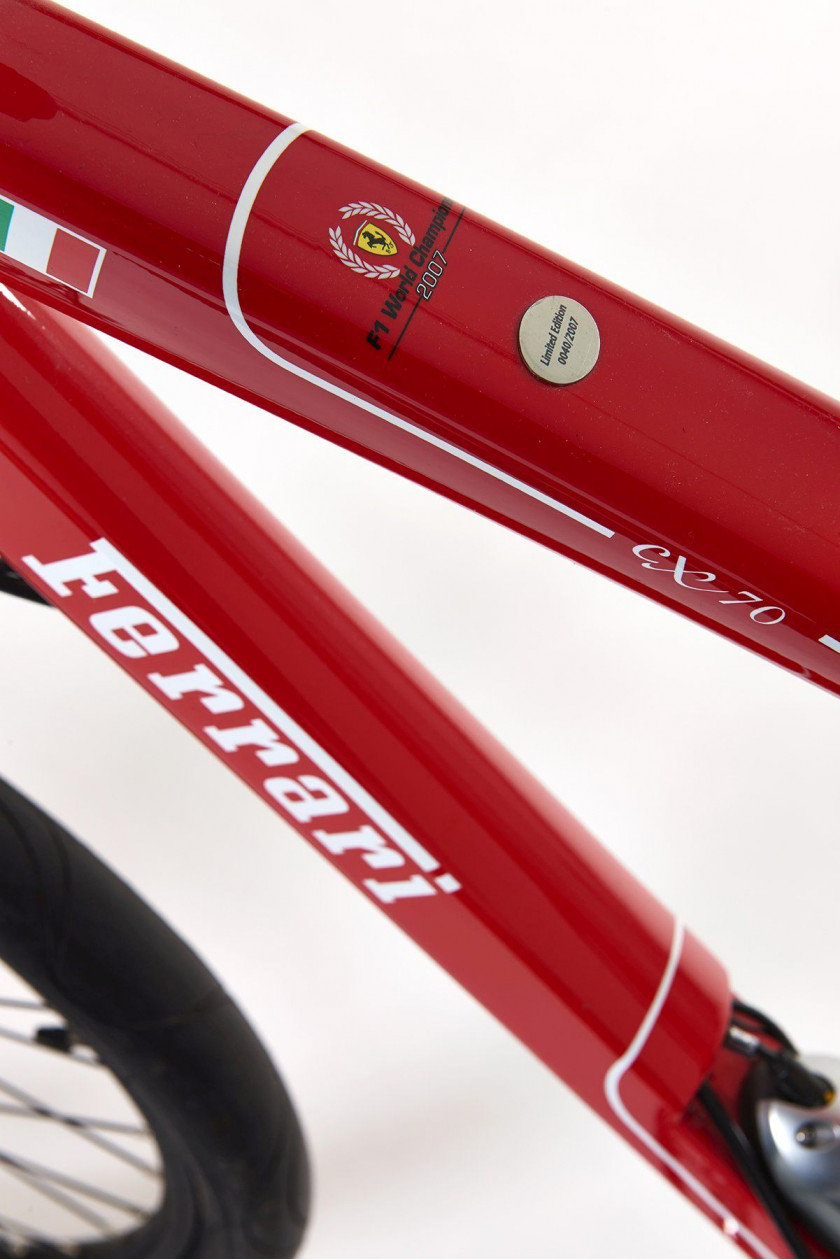 2010 - COLNAGO POUR FERRARI  Vélo CX 70, édition limitée et numérotée