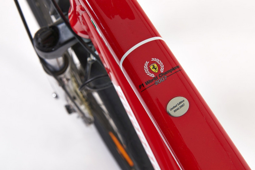 2010 - COLNAGO POUR FERRARI  Vélo CX 70, édition limitée et numérotée