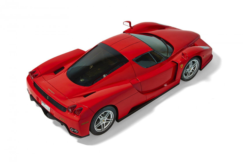 FERRARI ENZO  Par Sports Models, à l'échelle 1/5ème