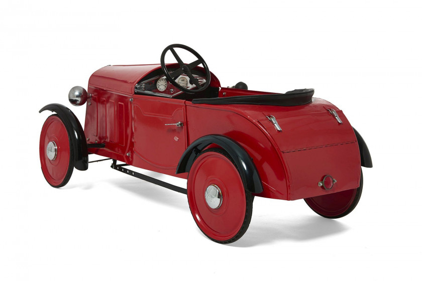 RENAULT PRIMAQUATRE CIRCA 1932  Voiture pour enfant