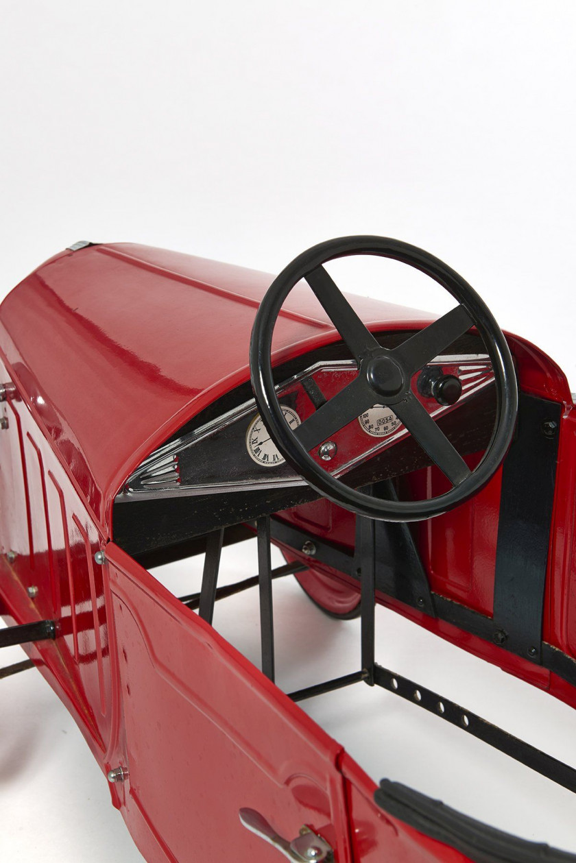 RENAULT PRIMAQUATRE CIRCA 1932  Voiture pour enfant
