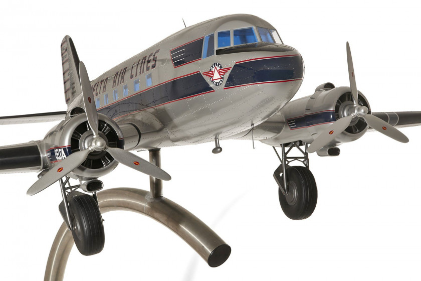 DOUGLAS DC-3  Importante maquette