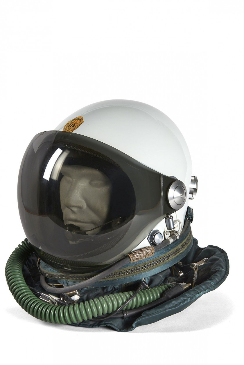 CASQUE EFA TYPE 23  Fabriqué par la Société d'Études et Fabrications Aéronautiques, modèle homologué le 23 décembre 1964