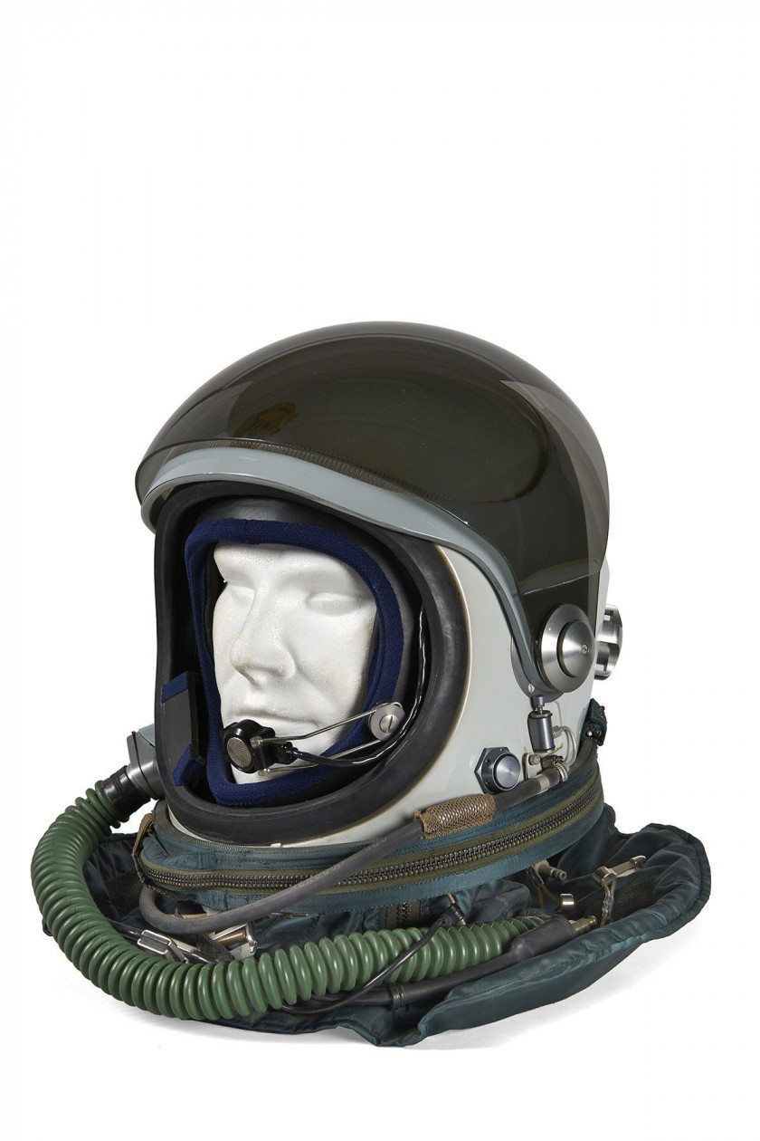 CASQUE EFA TYPE 23  Fabriqué par la Société d'Études et Fabrications Aéronautiques, modèle homologué le 23 décembre 1964