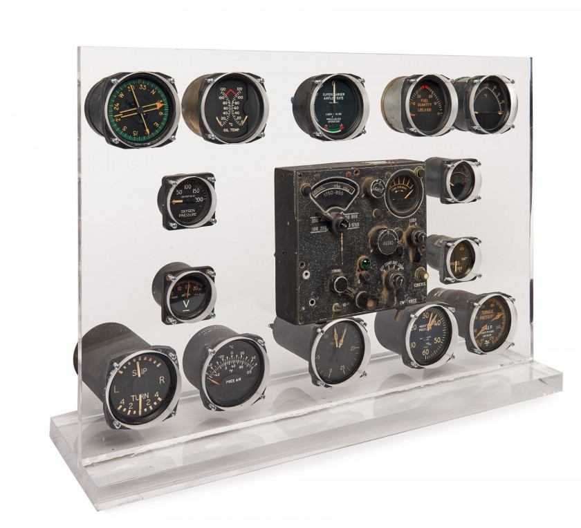 LOCKHEED SUPER CONSTELLATION  Rare ensemble de 14 instruments de bord et un tableau de contrôle, circa 1960-1970