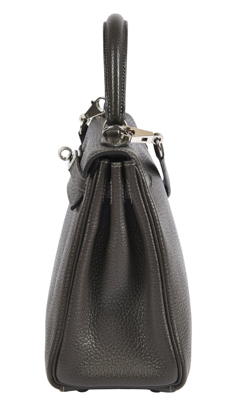 HERMÈS Sac KELLY 25 Veau Taurillon Clémence graphite Garniture métal argenté palladié Deux bandoulières KELLY 25 bag Graphite Taurillon