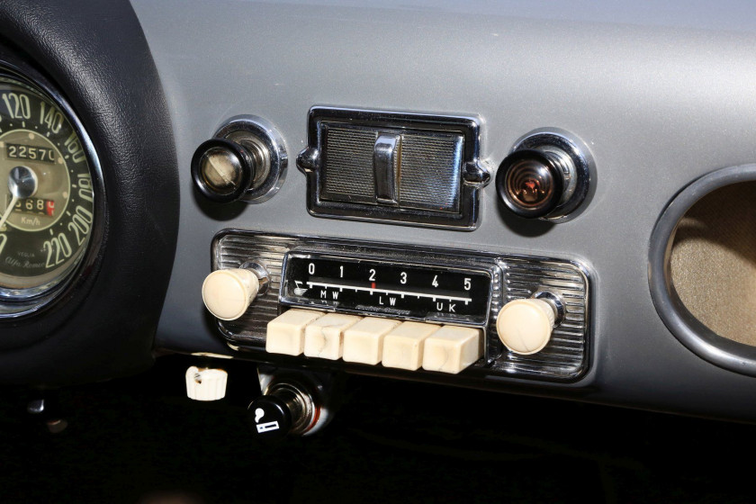 1956 Alfa Romeo 1900 C Super Sprint 3e Série par Touring Carte grise française Châssis n° AR1900C10066Moteur n° AR 1308-10064Carrosseri