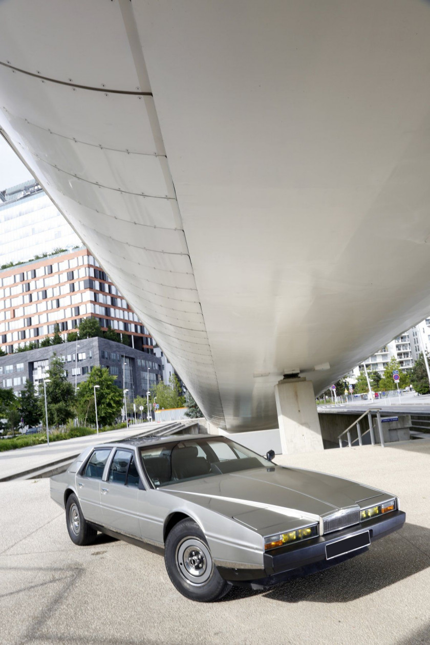 1981 Aston Martin Lagonda Série 1 No reserve Carte grise française Châssis n° LOOL13083Moteur n° V/580/3083- Bel état d'origine, vendue