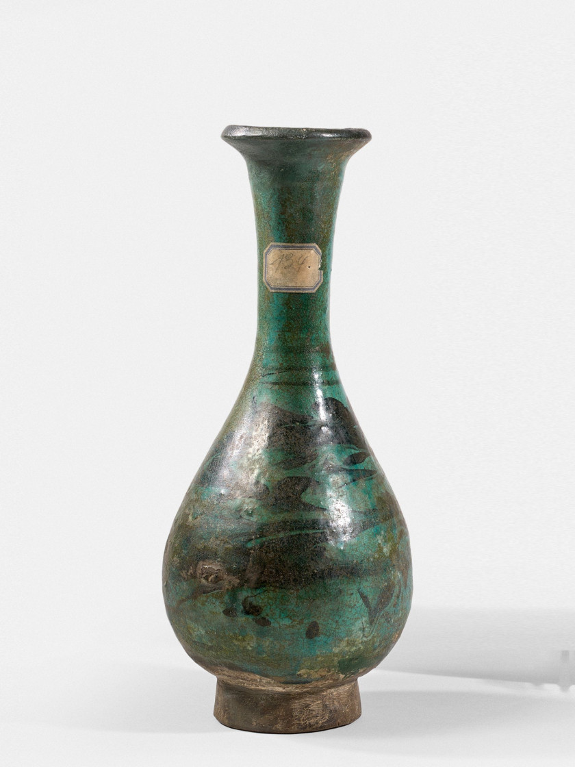 PETIT VASE EN GRÈS ÉMAILLÉ BLEU ET NOIR, CHINE, CIZHOU, DYNASTIE SONG-YUAN (960-1279 puis 1279-1368)