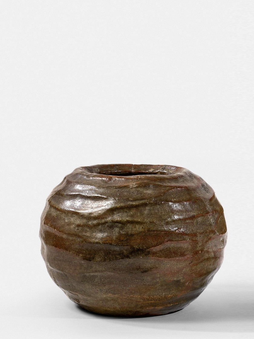 VASE EN GRÈS ÉMAILLÉ VERDÂTRE, JAPON, XIXe SIÈCLE