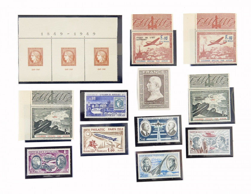 ENSEMBLE D'ALBUMS de timbres-poste de France et de Réunion (CFA), neufs. Joint, n° 2556a, 2f. 20 Le Thermalisme, valeur en rouge au...