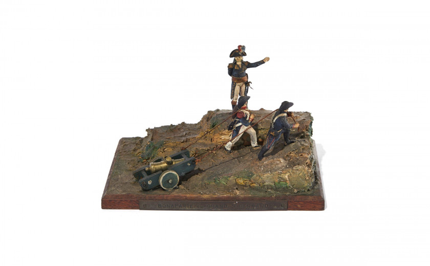 " BONAPARTE AU GRAND SAINT BERNARD " Diorama de trois piétons et un mortier. BE 18 x 12,5 cm.