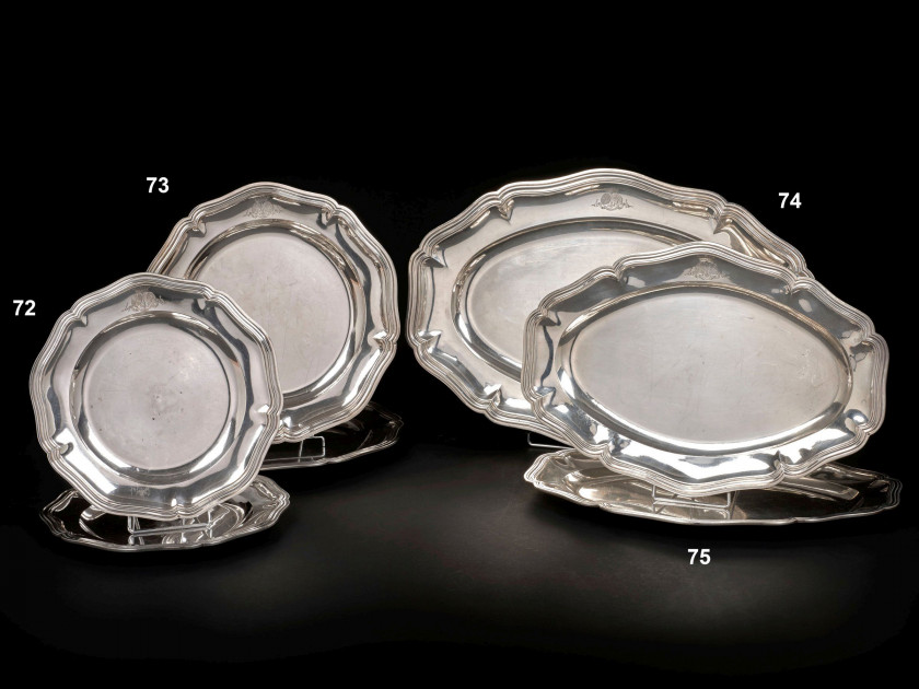 PAIRE DE PLATS OVALES EN ARGENT Orfèvre Veyrat, 1832-1874, Paris