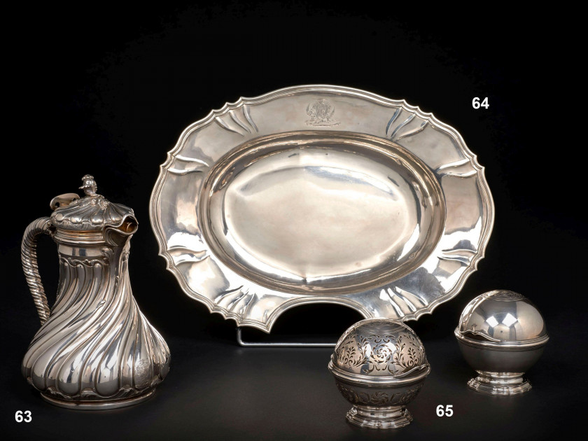 PAIRE DE BOULES À SAVON ET À EPONGE EN ARGENT Par Antoine-Gaspard Lorette ou Loret, Paris, 1771