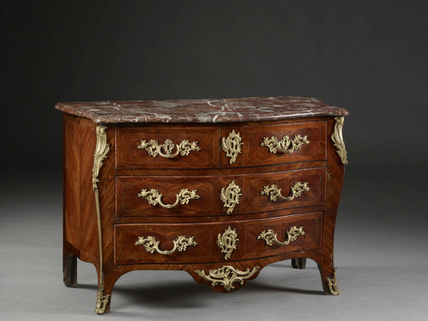 COMMODE D'ÉPOQUE LOUIS XV Estampille de Jean-Louis Faizelot Delorme