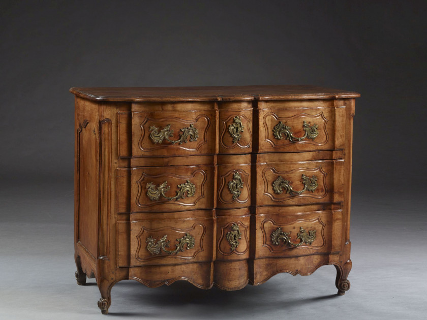 COMMODE D'ÉPOQUE LOUIS XV, TRAVAIL RÉGIONAL