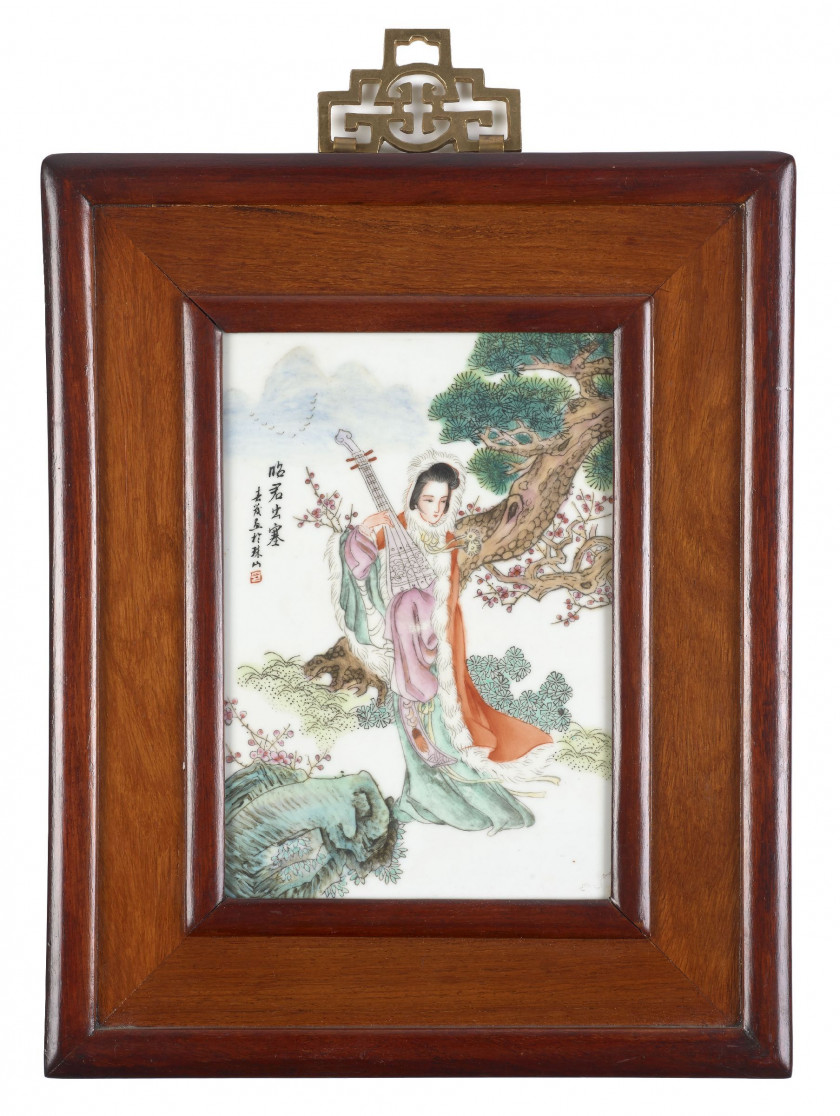 SEPT PLAQUES EN PORCELAINE POLYCHROME, CHINE