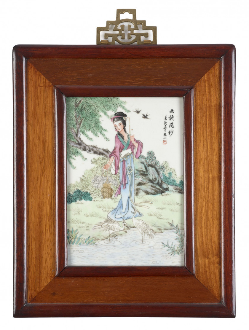 SEPT PLAQUES EN PORCELAINE POLYCHROME, CHINE