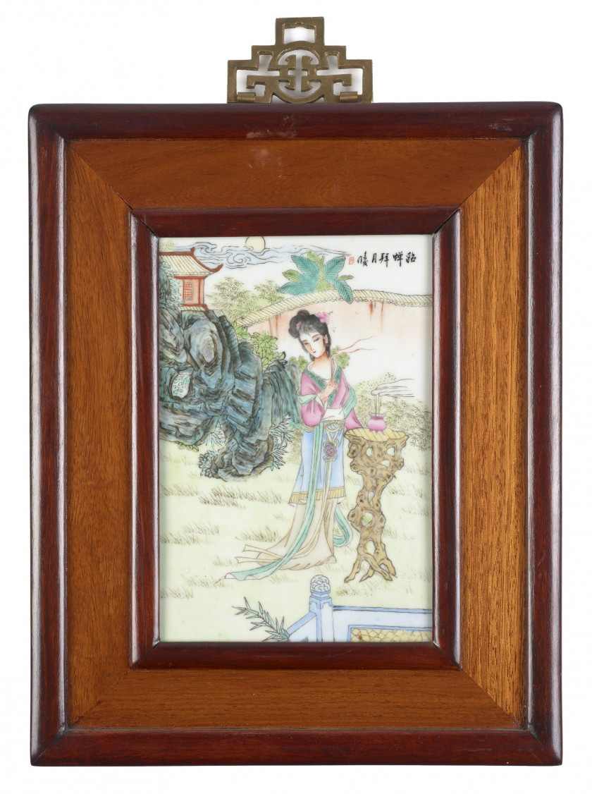 SEPT PLAQUES EN PORCELAINE POLYCHROME, CHINE