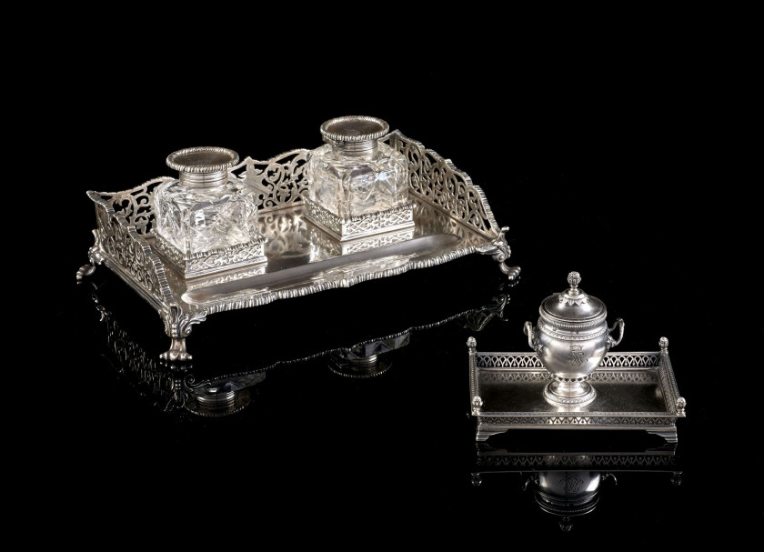 ÉCRITOIRE RECTANGULAIRE EN ARGENT Poinçon de l'orfèvre Edward Barnard & Sons Ltd, Londres, 1901