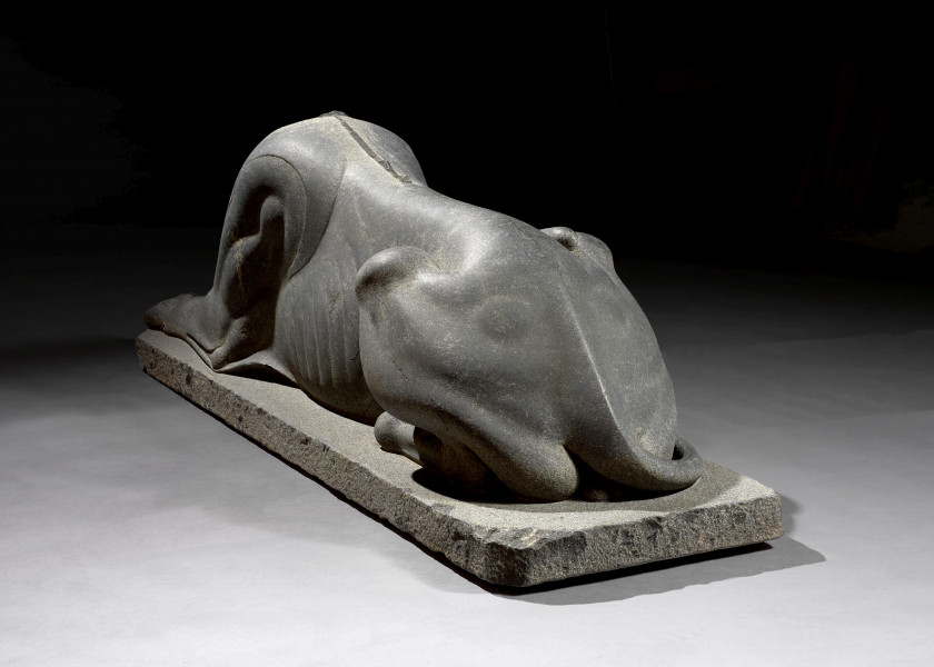 SPHINX MONUMENTAL EN GRANODIORITE, ÉGYPTE, DÉBUT DE L'ÉPOQUE PTOLÉMAÏQUE, 2e MOITIÉ DU 4e SIÈCLE AV.J.C