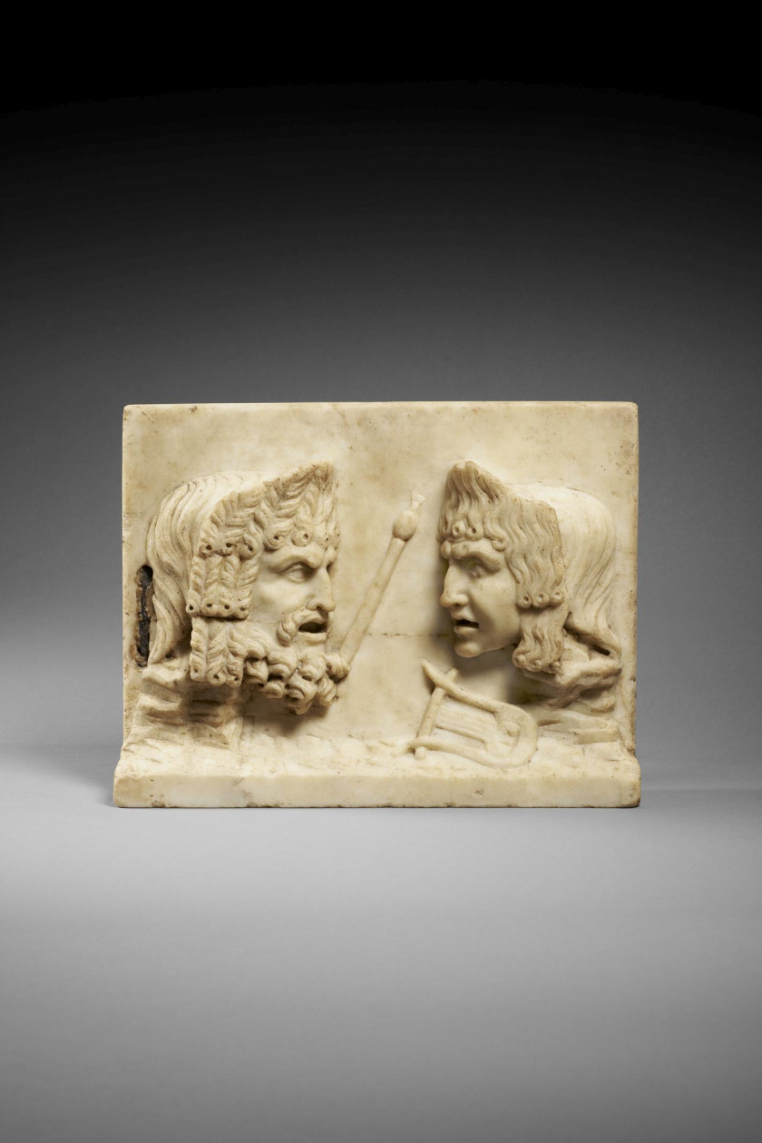 HAUT-RELIEF AUX MASQUES EN MARBRE, ART ROMAIN, 2e-3e SIÈCLE