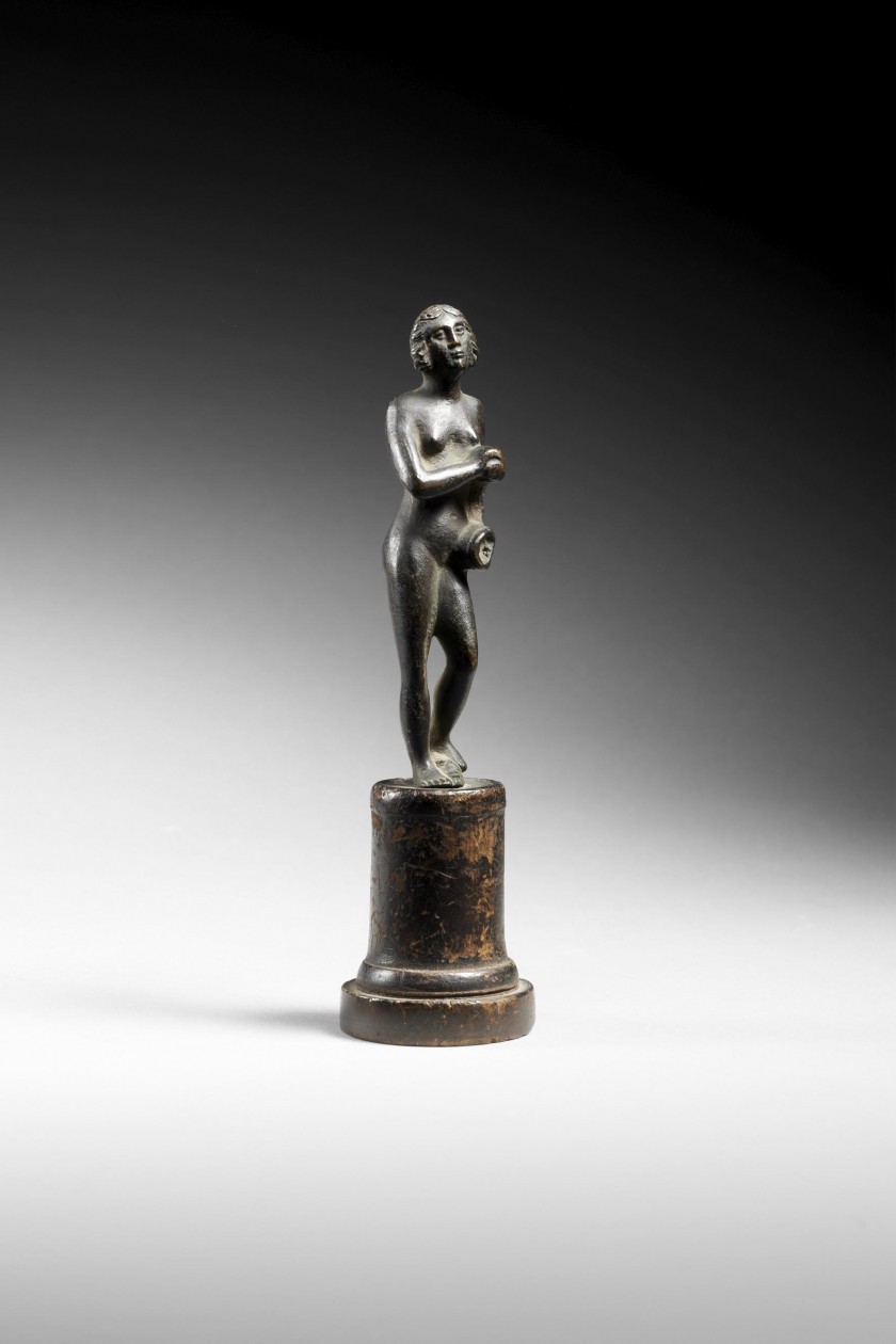 STATUETTE FÉMININE EN BRONZE