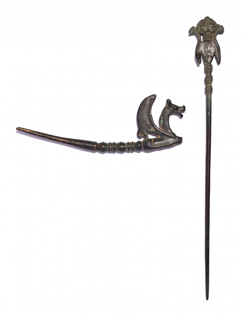 ÉPINGLE FIGURATIVE ET ÉPINGLE À LA CHIMÈRE EN BRONZE, LURISTAN, 9e-8e SIÈCLE AV.J.C.,