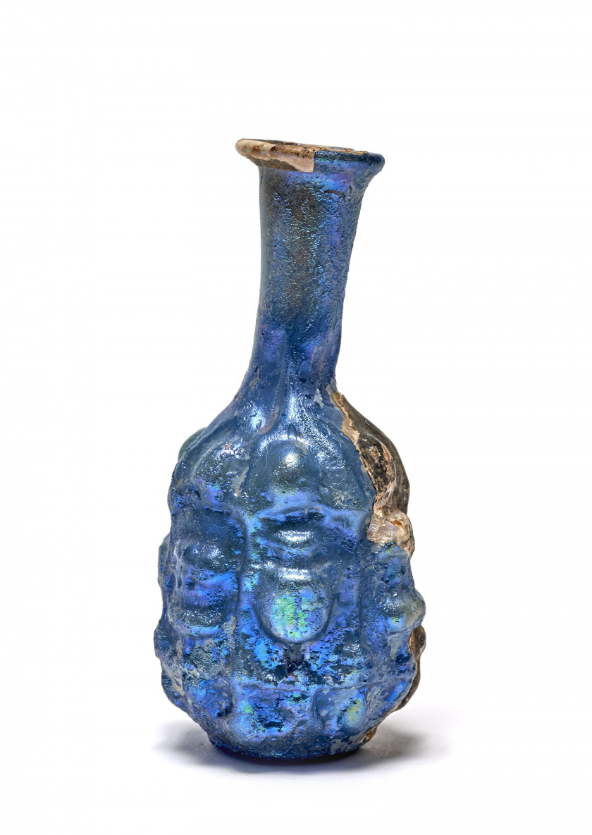FLACON À DÉCOR DE RÉCIPIENTS EN VERRE MOULÉ, ART ROMAIN, 1ere MOITIÉ DU 1er SIÈCLE