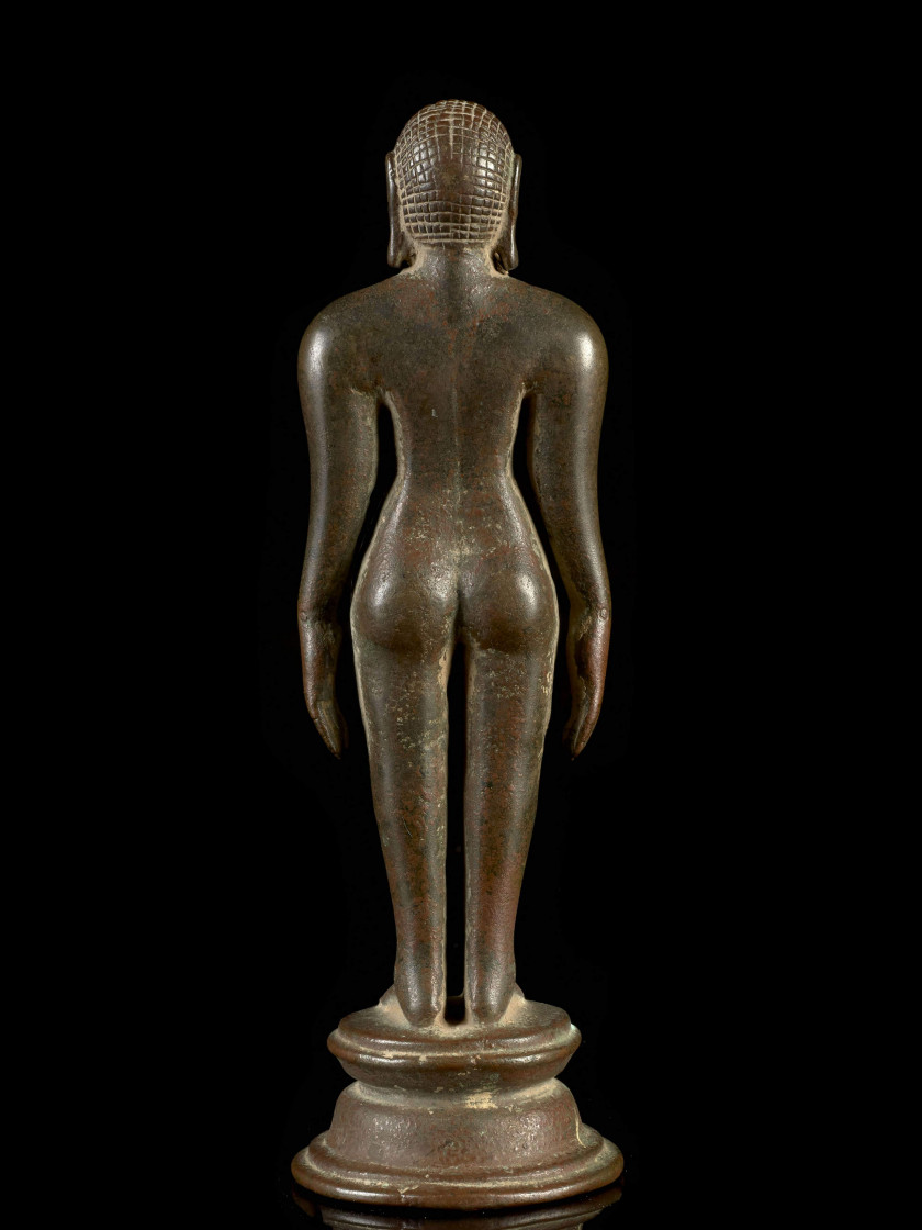 RARE STATUETTE JAÏN DE TIRTHANKARA EN BRONZE, INDE DU SUD, XIIe-XIIIe SIÈCLE