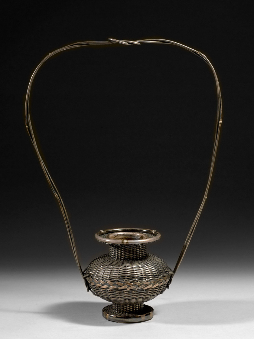 PANIER EN ARGENT POUR L'ARRANGEMENT DE FLEURS IKEBANA, JAPON, CIRCA 1930