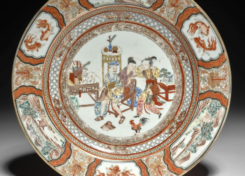 ASSIETTE EN PORCELAINE POLYCHROME, CHINE, DYNASTIE QING, ÉPOQUE YONGZHENG (1723-1735)