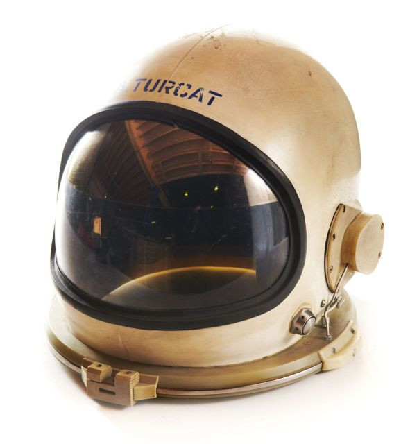 Casque EFA type 25 avec inscription Turcat pour vol stratosphérique (équipement partiel).Référence: 25 W01, taille M.André TURCAT, issu