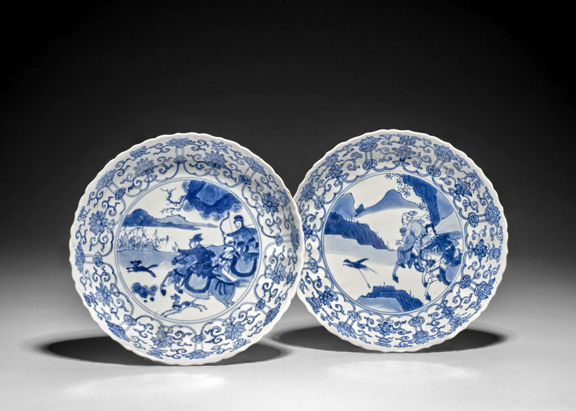 PAIRE DE COUPES EN PORCELAINE BLEU BLANC, CHINE, DYNASTIE QING, ÉPOQUE KANGXI (1662 - 1722)