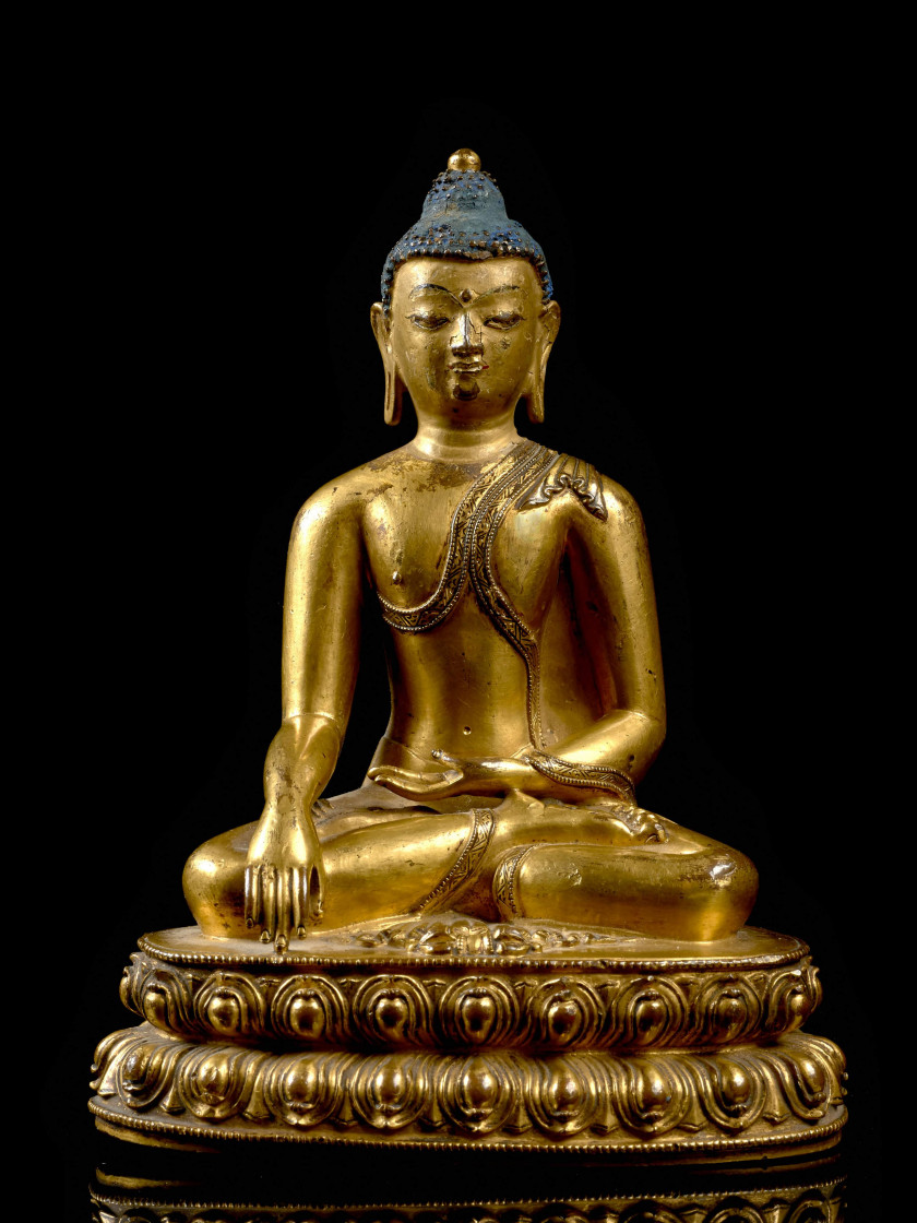 STATUETTE DE BOUDDHA EN BRONZE DORÉ, SINO-TIBÉTAIN, XVIIIe SIÈCLE