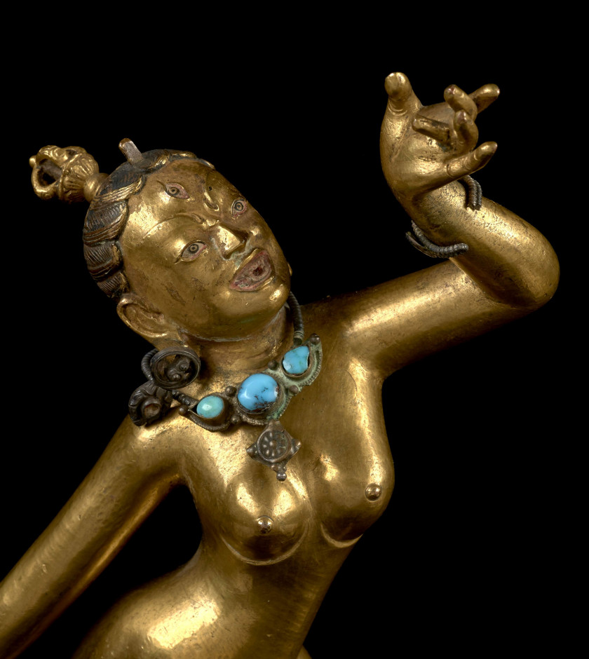 RARE STATUETTE DE DAKINI VAJRAYOGINI EN BRONZE DORÉ, TIBET, XVIIe-XVIIIe SIÈCLE