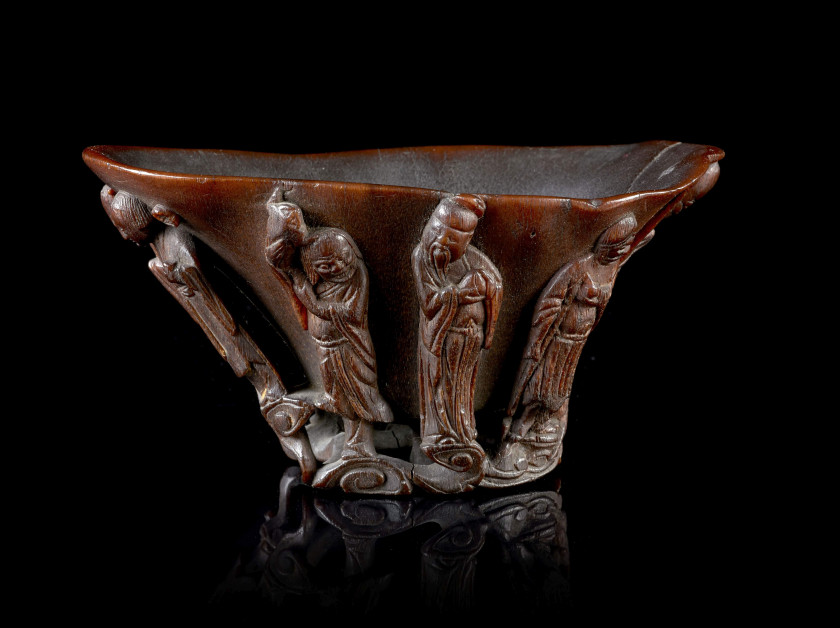 RARE COUPE LIBATOIRE EN CORNE DE RHINOCÉROS SCULPTÉE, CHINE, DYNASTIE QING, FIN DU XVIIe-DÉBUT DU XVIIIe SIÈCLE