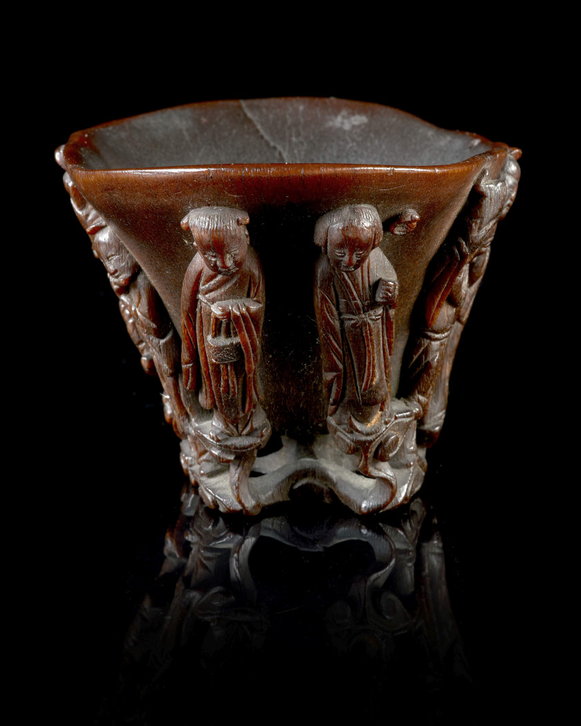 RARE COUPE LIBATOIRE EN CORNE DE RHINOCÉROS SCULPTÉE, CHINE, DYNASTIE QING, FIN DU XVIIe-DÉBUT DU XVIIIe SIÈCLE