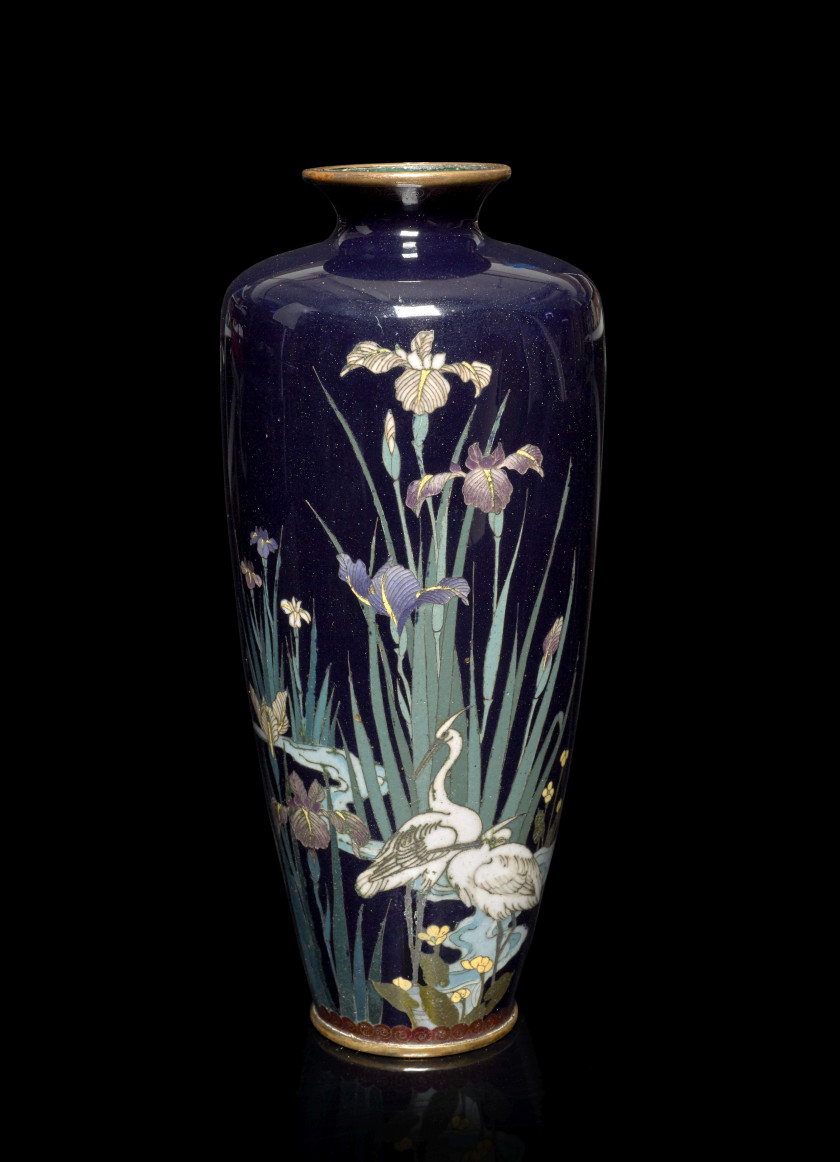 PETIT VASE EN CUIVRE ET ÉMAUX CLOISONNÉS, JAPON, ÉPOQUE MEIJI, FIN DU XIXe SIÈCLE