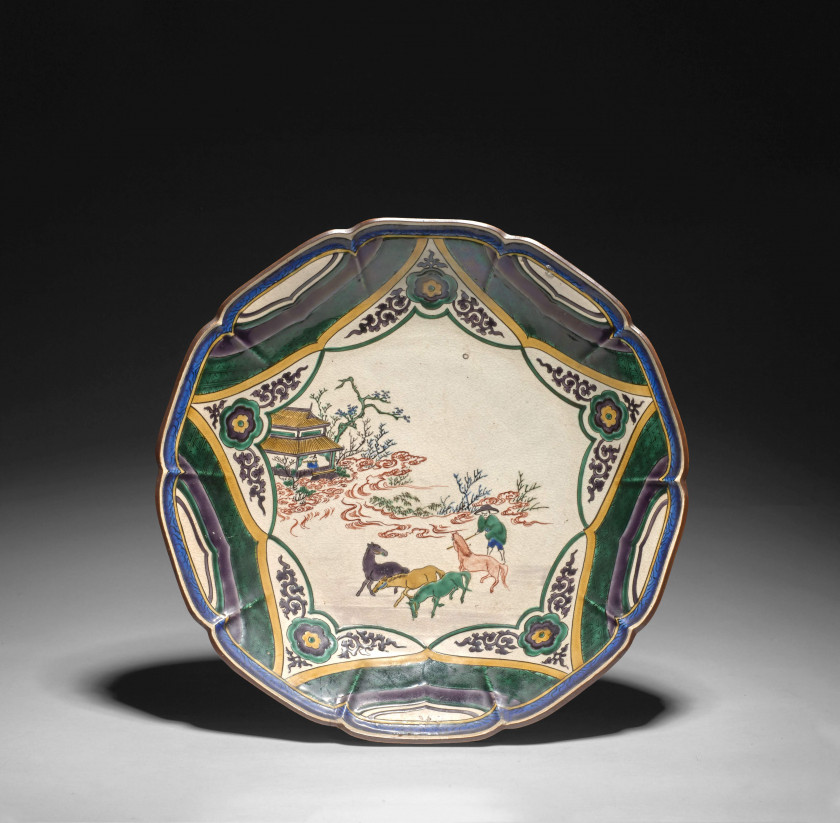 PLAT EN PORCELAINE KUTANI, JAPON, ÉPOQUE EDO, XIXe SIÈCLE