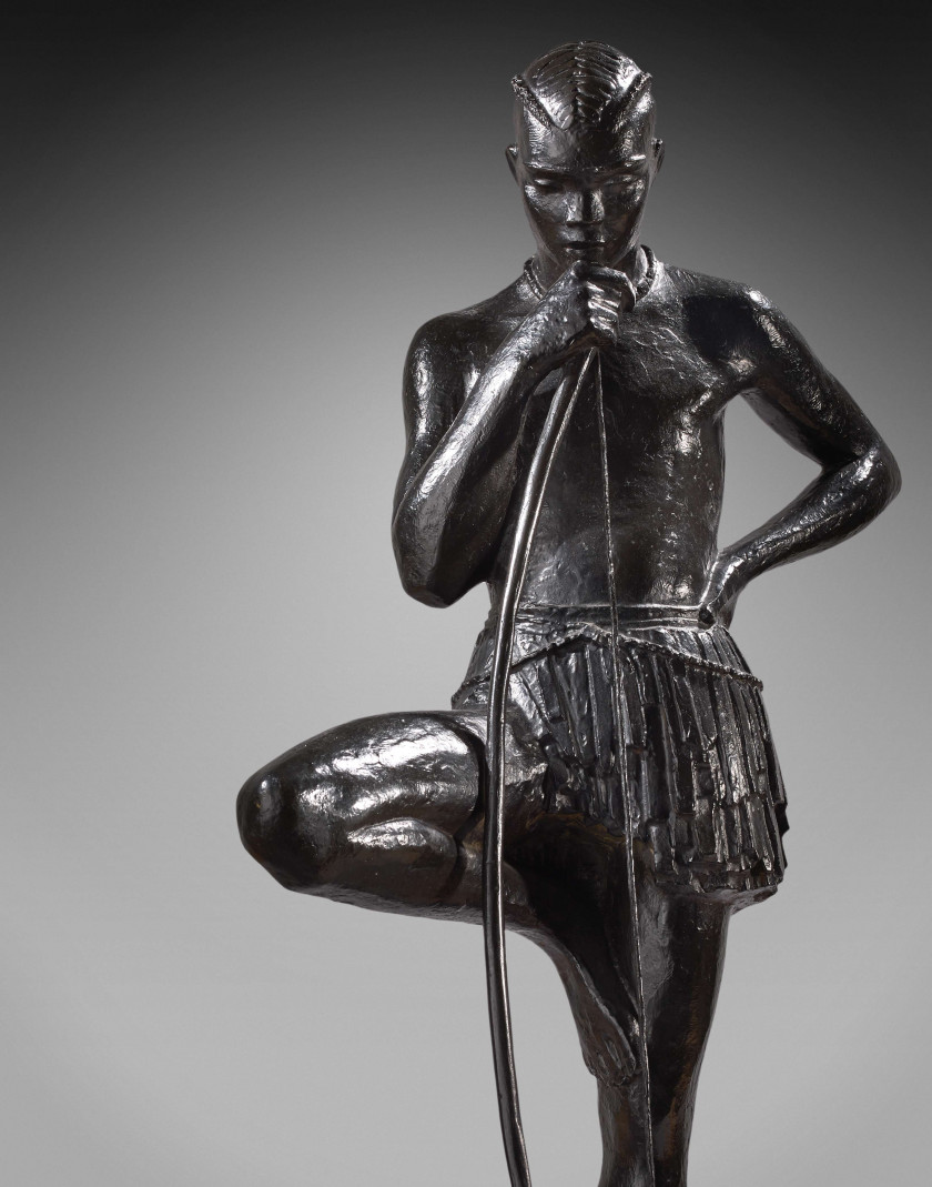 Anna QUINQUAUD (1890 - 1984) Archer Coniagui au repos à Youkounkoun Bronze à patine noire