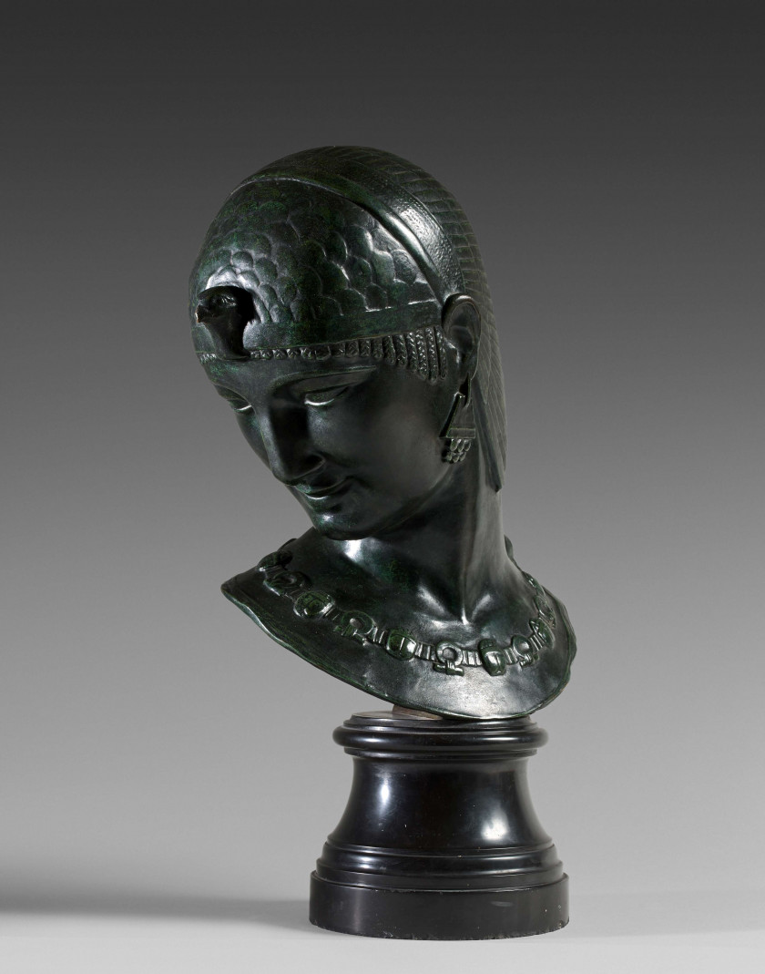 Mahmoud MOKHTAR 1891 - 1934 La fiancée du Nil Buste en bronze à patine verte