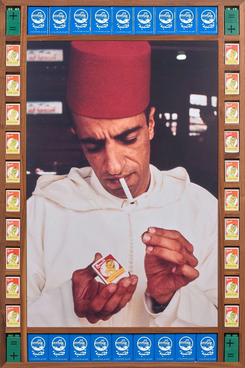 Hassan HAJJAJ Né en 1961 Ahmed lightning up - 2000 Tirage chromogénique dans un emboîtage en bois composé de boîtes d'allumettes, pa..